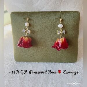 - 18K GP  Preserved Rose 🌹 Earrings